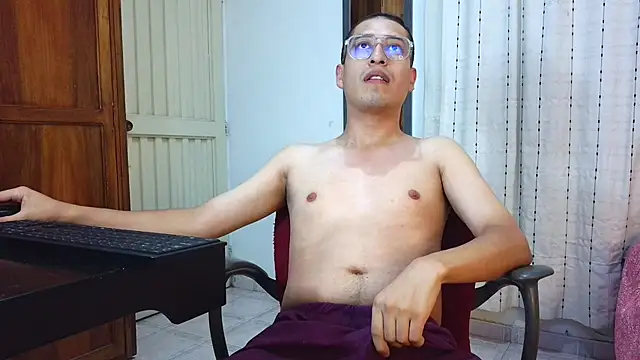 Snapshot of Eriick___E chatting on May 11, 2026, 1:33 am Eriick E online show from May 11, 2026, 1:33 am
