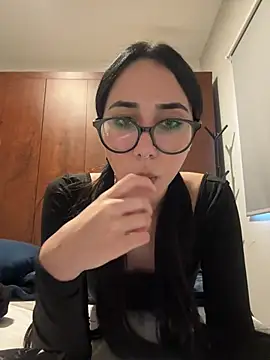 juliacosta online show from April 4, 2026, 7:11 pm