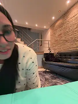 juliacosta online show from May 20, 2026, 1:01 am