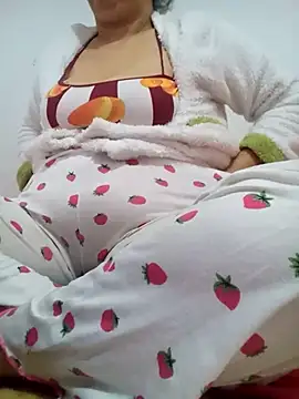Snapshot of _KapiiTana_ chatting on April 12, 2026, 1:27 pm KapiiTana online show from April 12, 2026, 1:27 pm