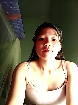 Snapshot of -Quyny- chatting on May 10, 2026, 11:48 am -Quyny- online show from May 10, 2026, 11:48 am