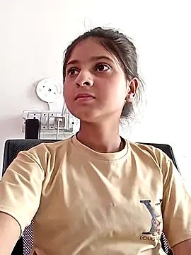 Snapshot of TANU01990 chatting on March 31, 2026, 8:37 am TANU01990 online show from March 31, 2026, 8:37 am