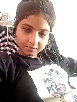 Snapshot of TANU01990 chatting on April 1, 2026, 5:19 am TANU01990 online show from April 1, 2026, 5:19 am