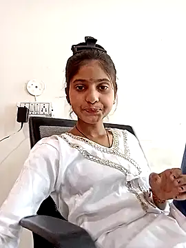 Snapshot of TANU01990 chatting on April 10, 2026, 4:17 am TANU01990 online show from April 10, 2026, 4:17 am