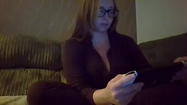 Snapshot of Anna-Curvy-xx chatting on May 19, 2026, 10:27 pm Anna-Curvy-xx online show from May 19, 2026, 10:27 pm