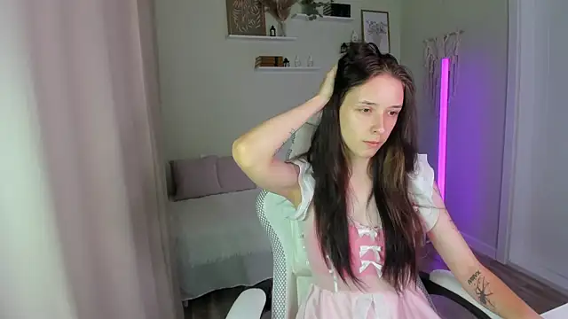 AnnaOddy online show from June 26, 2026, 2:38 am