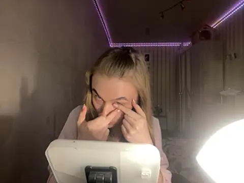 melissashineeee online show from April 28, 2026, 9:58 am