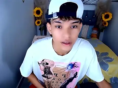 Snapshot of chris_evans77 chatting on March 31, 2026, 12:49 pm chris evans77 online show from March 31, 2026, 12:49 pm