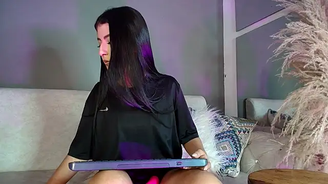Zoee 8 online show from July 2, 2026, 11:33 pm