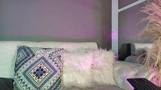 Zoee 8 online show from July 8, 2026, 10:58 pm