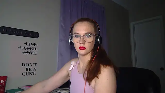Snapshot of RoxyRedXO12 chatting on April 3, 2026, 7:56 pm RoxyRedXO12 online show from April 3, 2026, 7:56 pm