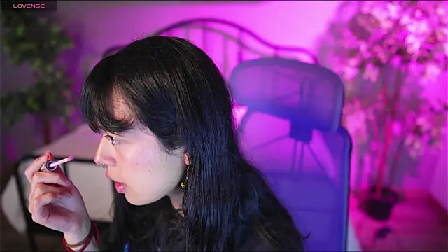 Snapshot of Saphyralux chatting on July 9, 2026, 8:24 pm Saphyralux online show from July 9, 2026, 8:24 pm