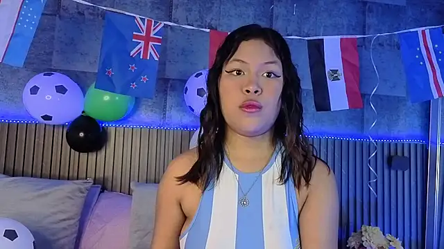 KerlenTeen online show from June 17, 2026, 6:42 pm