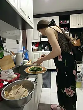 yuanpu0925 online show from April 29, 2026, 10:52 am
