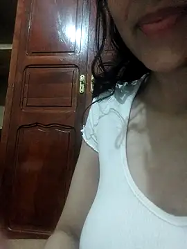 FatinSexy online show from April 3, 2026, 9:57 pm