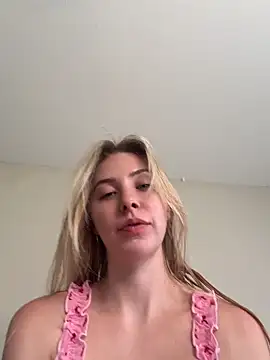 Snapshot of itstiffanyblu chatting on May 25, 2026, 1:33 am itstiffanyblu online show from May 25, 2026, 1:33 am