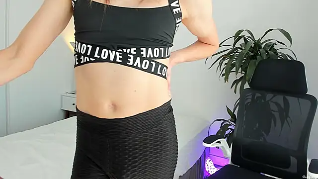 Snapshot of LilyReina chatting on March 31, 2026, 5:57 pm LilyReina online show from March 31, 2026, 5:57 pm