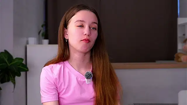 sinfulThea online show from April 9, 2026, 11:48 am