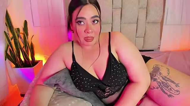 Snapshot of CatalinaReyexxx chatting on April 22, 2026, 11:23 am CatalinaReyexxx online show from April 22, 2026, 11:23 am