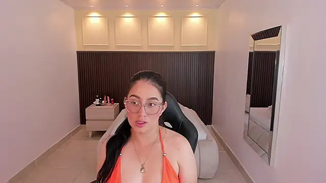 Snapshot of SAMANTHAFIORE2 chatting on June 1, 2026, 11:34 am SAMANTHAFIORE2 online show from June 1, 2026, 11:34 am