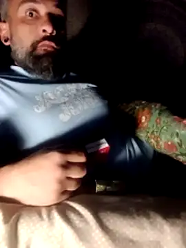 Snapshot of Rockandrola1986 chatting on March 31, 2026, 2:57 am Rockandrola1986 online show from March 31, 2026, 2:57 am