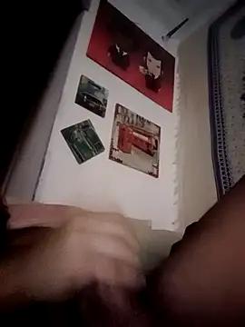 Snapshot of Rockandrola1986 chatting on April 4, 2026, 5:06 am Rockandrola1986 online show from April 4, 2026, 5:06 am