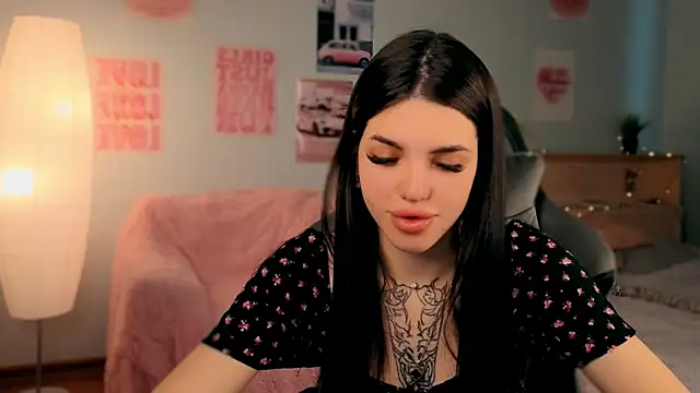 molly rettyy online show from April 29, 2026, 3:43 am