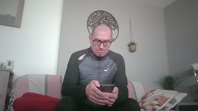 Snapshot of guiss3 chatting on May 7, 2026, 11:59 am guiss3 online show from May 7, 2026, 11:59 am