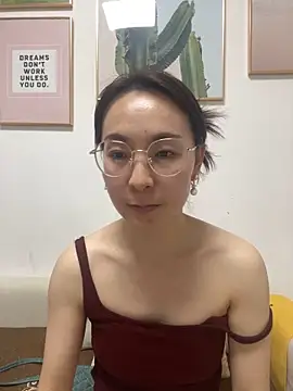 Snapshot of you-520 chatting on May 8, 2026, 12:43 pm you-520 online show from May 8, 2026, 12:43 pm