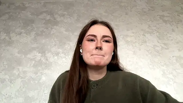 Snapshot of CaroylnEnz chatting on March 30, 2026, 8:04 am CaroylnEnz online show from March 30, 2026, 8:04 am