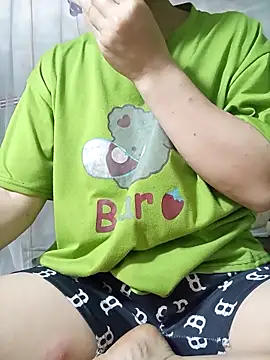 -Tipo- online show from April 19, 2026, 4:23 am