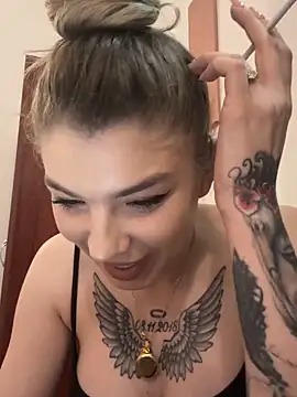 Snapshot of AishaDiamond chatting on April 1, 2026, 4:24 am AishaDiamond online show from April 1, 2026, 4:24 am