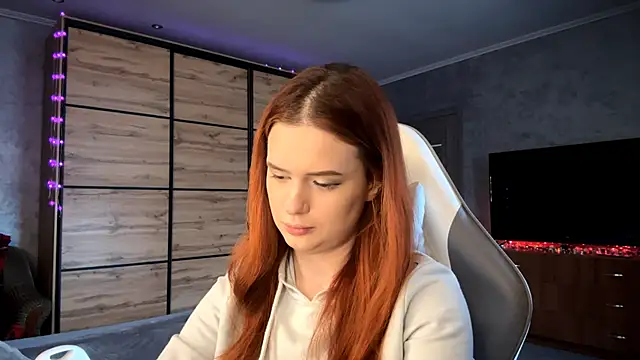 Snapshot of FoxyEmma chatting on April 10, 2026, 3:06 pm FoxyEmma online show from April 10, 2026, 3:06 pm