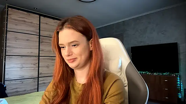 Snapshot of FoxyEmma chatting on April 13, 2026, 3:06 pm FoxyEmma online show from April 13, 2026, 3:06 pm