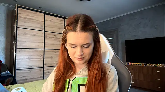 Snapshot of FoxyEmma chatting on April 14, 2026, 12:11 pm FoxyEmma online show from April 14, 2026, 12:11 pm