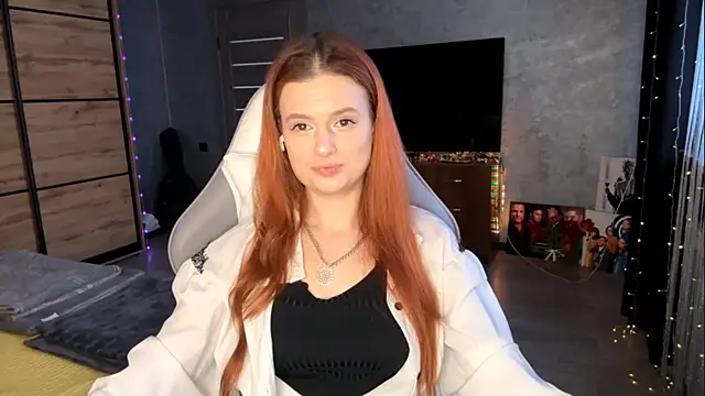 Snapshot of FoxyEmma chatting on April 17, 2026, 12:08 pm FoxyEmma online show from April 17, 2026, 12:08 pm