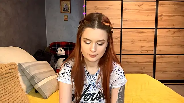 Snapshot of FoxyEmma chatting on April 23, 2026, 1:13 pm FoxyEmma online show from April 23, 2026, 1:13 pm