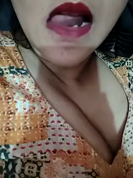 Snapshot of ZOYA_KHAN-123 chatting on April 15, 2026, 8:43 am ZOYA KHAN-123 online show from April 15, 2026, 8:43 am