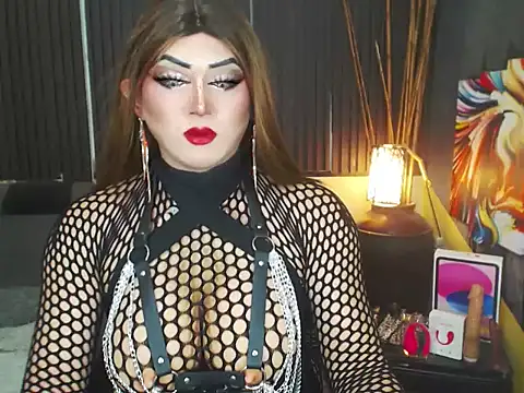 Snapshot of HugexMsLovelyxCock chatting on May 13, 2026, 10:23 am HugexMsLovelyxCock online show from May 13, 2026, 10:23 am