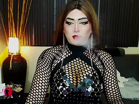Snapshot of HugexMsLovelyxCock chatting on May 27, 2026, 8:17 pm HugexMsLovelyxCock online show from May 27, 2026, 8:17 pm