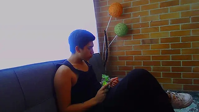 Snapshot of ethann2_ chatting on April 1, 2026, 4:04 pm ethann2 online show from April 1, 2026, 4:04 pm