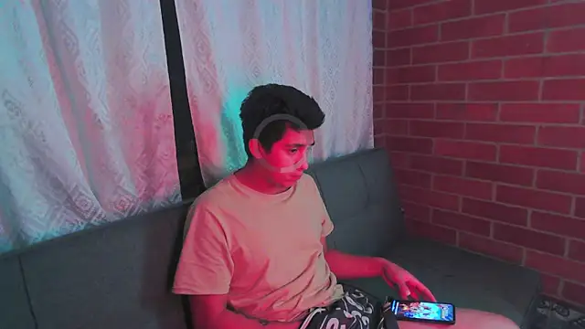 Snapshot of ethann2_ chatting on April 3, 2026, 3:59 am ethann2 online show from April 3, 2026, 3:59 am