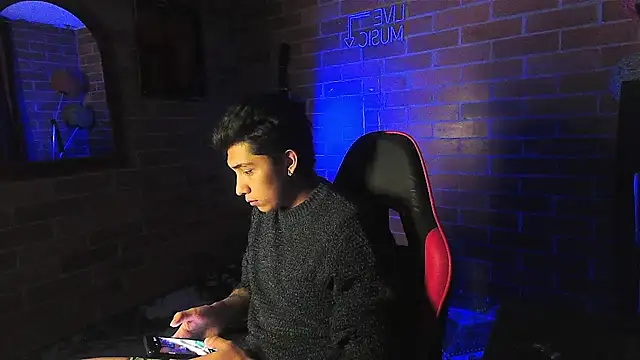 Snapshot of ethann2_ chatting on April 4, 2026, 6:22 am ethann2 online show from April 4, 2026, 6:22 am