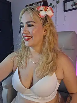 Snapshot of Carolina_2403 chatting on June 7, 2026, 9:29 pm Carolina 2403 online show from June 7, 2026, 9:29 pm