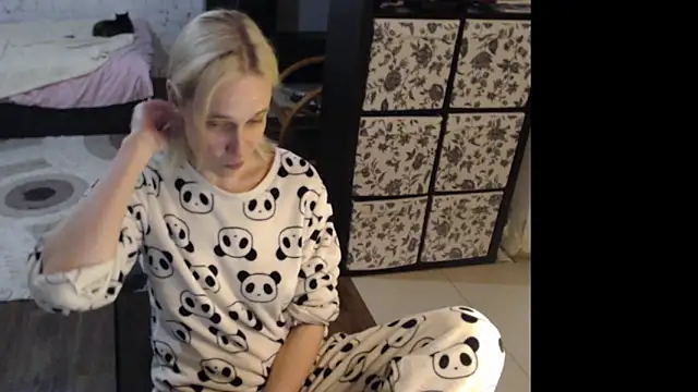 Snapshot of Sweet_hot_shrmp chatting on May 18, 2026, 8:58 pm Sweet hot shrmp online show from May 18, 2026, 8:58 pm