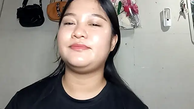 BrandeePhatdouang online show from April 3, 2026, 5:16 am