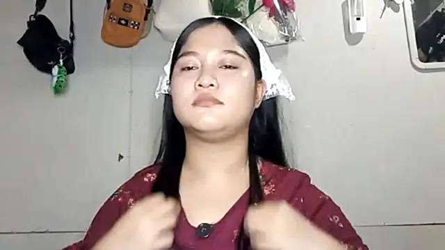 BrandeePhatdouang online show from April 9, 2026, 4:12 am