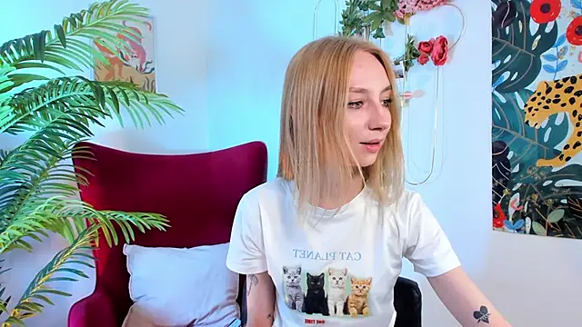 Snapshot of Melrose_ chatting on April 28, 2026, 8:47 pm Melrose online show from April 28, 2026, 8:47 pm