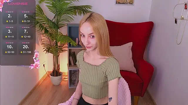 Snapshot of Melrose_ chatting on May 19, 2026, 9:32 pm Melrose online show from May 19, 2026, 9:32 pm