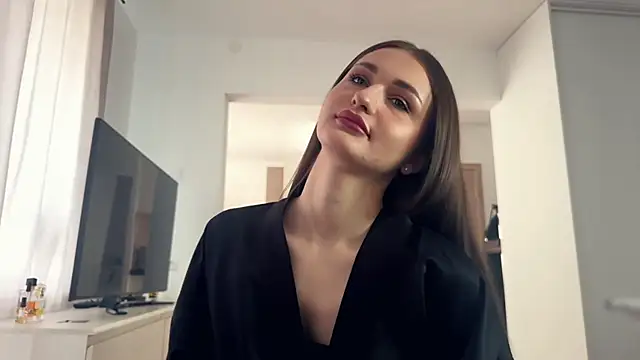 HallieHollo online show from April 3, 2026, 6:11 am